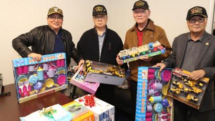 Community members & Veterans donate to the toy drive 